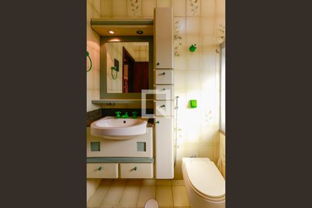 Casa de condomínio à venda com 300m², 4 quartos e 5 vagas Casa de condomínio à venda com 300m², 4 quartos e 5 vagasbanheiro