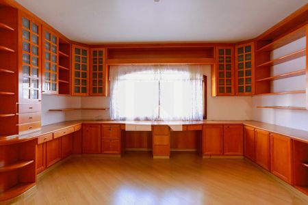 Casa de condomínio à venda com 300m², 4 quartos e 5 vagas Casa de condomínio à venda com 300m², 4 quartos e 5 vagasQuarto 1