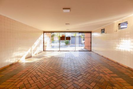 Casa de condomínio à venda com 300m², 4 quartos e 5 vagas Casa de condomínio à venda com 300m², 4 quartos e 5 vagasgaragem