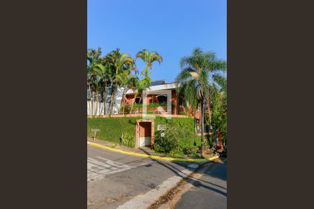 Casa de condomínio à venda com 300m², 4 quartos e 5 vagas Casa de condomínio à venda com 300m², 4 quartos e 5 vagasfachada