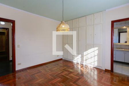 Casa de condomínio à venda com 300m², 4 quartos e 5 vagas Casa de condomínio à venda com 300m², 4 quartos e 5 vagasQuarto 2