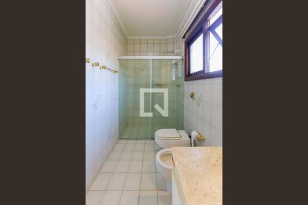 Casa de condomínio à venda com 300m², 4 quartos e 5 vagas Casa de condomínio à venda com 300m², 4 quartos e 5 vagasBanheiro do Quarto 2