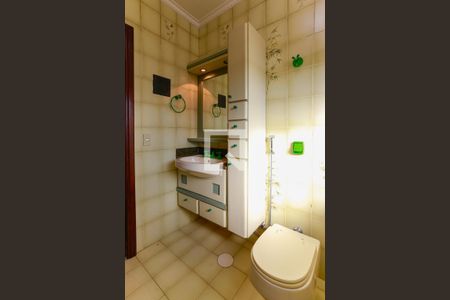 Casa de condomínio à venda com 300m², 4 quartos e 5 vagas Casa de condomínio à venda com 300m², 4 quartos e 5 vagasbanheiro