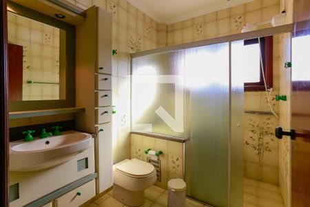 Casa de condomínio à venda com 300m², 4 quartos e 5 vagas Casa de condomínio à venda com 300m², 4 quartos e 5 vagasbanheiro