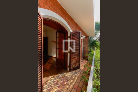 Casa de condomínio à venda com 300m², 4 quartos e 5 vagas Casa de condomínio à venda com 300m², 4 quartos e 5 vagassacada