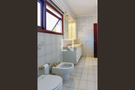 Casa de condomínio à venda com 300m², 4 quartos e 5 vagas Casa de condomínio à venda com 300m², 4 quartos e 5 vagasBanheiro do Quarto 2