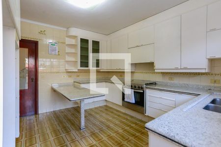 Casa de condomínio à venda com 300m², 4 quartos e 5 vagas Casa de condomínio à venda com 300m², 4 quartos e 5 vagascozinha