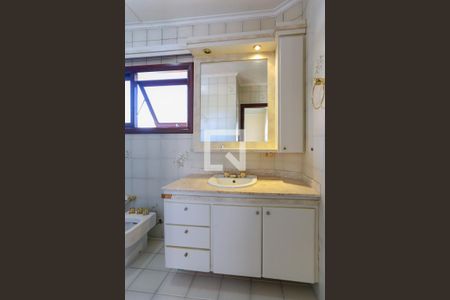 Casa de condomínio à venda com 300m², 4 quartos e 5 vagas Casa de condomínio à venda com 300m², 4 quartos e 5 vagasBanheiro do Quarto 2