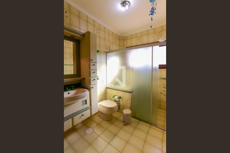 Casa de condomínio à venda com 300m², 4 quartos e 5 vagas Casa de condomínio à venda com 300m², 4 quartos e 5 vagasbanheiro