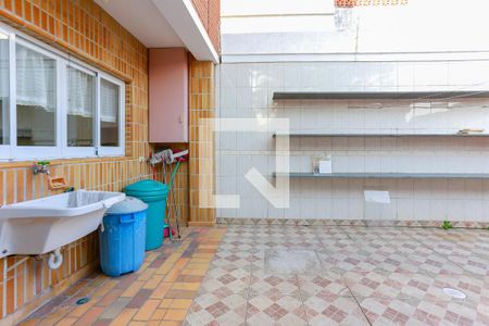 Casa de condomínio à venda com 300m², 4 quartos e 5 vagas Casa de condomínio à venda com 300m², 4 quartos e 5 vagasquintal