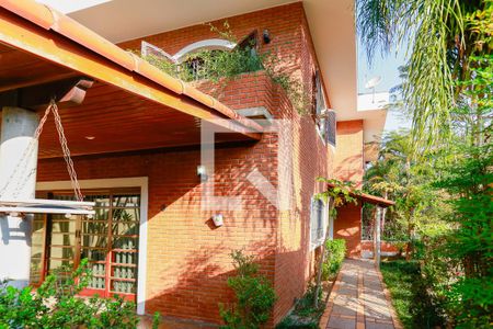 Casa de condomínio à venda com 300m², 4 quartos e 5 vagas Casa de condomínio à venda com 300m², 4 quartos e 5 vagasquintal