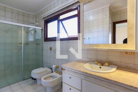 Casa de condomínio à venda com 300m², 4 quartos e 5 vagas Casa de condomínio à venda com 300m², 4 quartos e 5 vagasBanheiro do Quarto 2