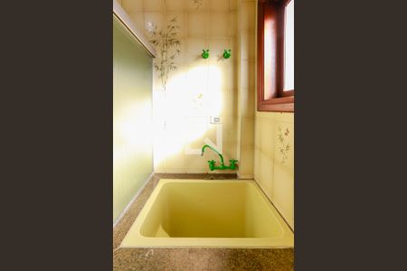 Casa de condomínio à venda com 300m², 4 quartos e 5 vagas Casa de condomínio à venda com 300m², 4 quartos e 5 vagasOfurô