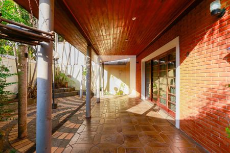 Casa de condomínio à venda com 300m², 4 quartos e 5 vagas Casa de condomínio à venda com 300m², 4 quartos e 5 vagasquintal