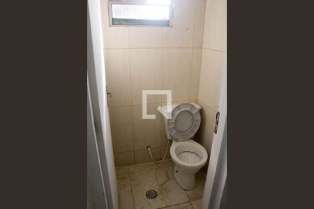 Banheiro de apartamento para alugar com 2 quartos, 43m² em Jardim das Belezas, Carapicuíba