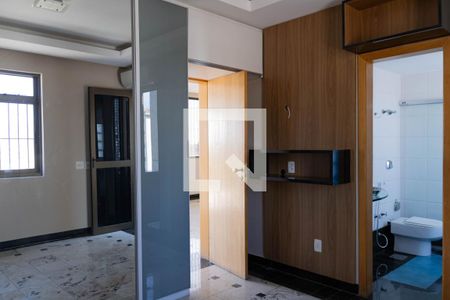 Apartamento à venda com 270m², 4 quartos e 3 vagasSuíte 2