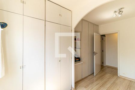 Apartamento à venda com 324m², 4 quartos e 3 vagasQuarto 2