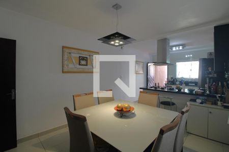 Casa à venda com 250m², 3 quartos e 2 vagasCopa