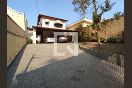 Casa à venda com 231m², 3 quartos e 5 vagas Casa à venda com 231m², 3 quartos e 5 vagasGaragem
