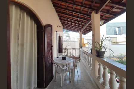 Casa à venda com 231m², 3 quartos e 5 vagas Casa à venda com 231m², 3 quartos e 5 vagasVaranda Quarto 2