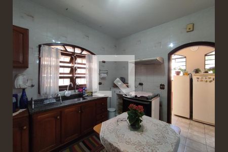 Casa à venda com 231m², 3 quartos e 5 vagas Casa à venda com 231m², 3 quartos e 5 vagasCozinha