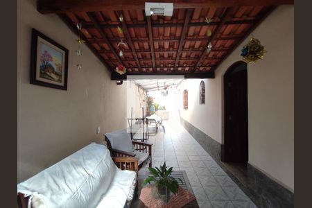 Casa à venda com 231m², 3 quartos e 5 vagas Casa à venda com 231m², 3 quartos e 5 vagasCorredor