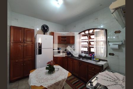 Casa à venda com 231m², 3 quartos e 5 vagas Casa à venda com 231m², 3 quartos e 5 vagasCozinha