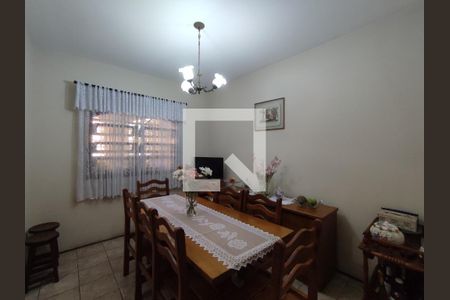 Casa à venda com 231m², 3 quartos e 5 vagas Casa à venda com 231m², 3 quartos e 5 vagasSala de Jantar