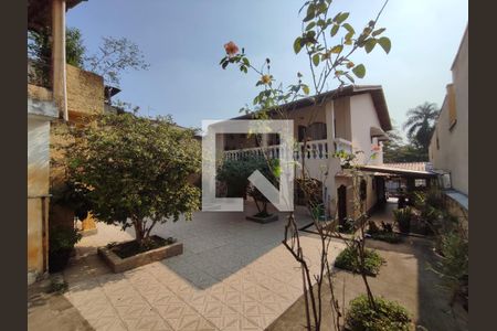 Casa à venda com 231m², 3 quartos e 5 vagas Casa à venda com 231m², 3 quartos e 5 vagasQuintal