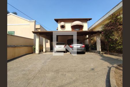 Casa à venda com 231m², 3 quartos e 5 vagas Casa à venda com 231m², 3 quartos e 5 vagasGaragem