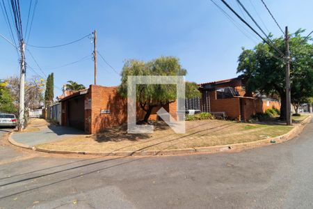 Casa para alugar com 400m², 5 quartos e 3 vagasFachada