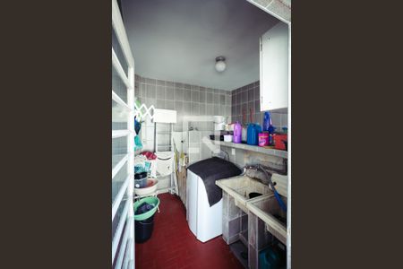 Casa à venda com 300m², 3 quartos e 2 vagas Casa à venda com 300m², 3 quartos e 2 vagasÁrea de Serviço