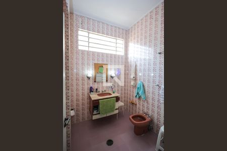 Casa à venda com 300m², 3 quartos e 2 vagas Casa à venda com 300m², 3 quartos e 2 vagasBanheiro