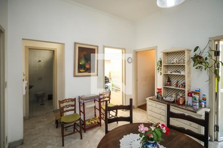 Casa à venda com 300m², 3 quartos e 2 vagas Casa à venda com 300m², 3 quartos e 2 vagasCopa