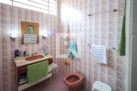 Casa à venda com 300m², 3 quartos e 2 vagas Casa à venda com 300m², 3 quartos e 2 vagasBanheiro