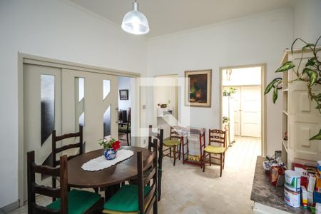 Casa à venda com 300m², 3 quartos e 2 vagas Casa à venda com 300m², 3 quartos e 2 vagasCopa