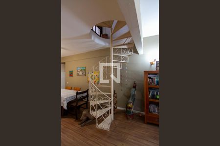 Apartamento à venda com 320m², 6 quartos e 2 vagasEscada