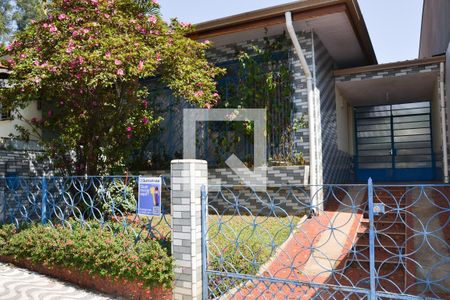 Casa à venda com 307m², 2 quartos e 4 vagas Casa à venda com 307m², 2 quartos e 4 vagasFachada