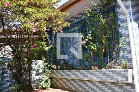 Casa à venda com 307m², 2 quartos e 4 vagas Casa à venda com 307m², 2 quartos e 4 vagasÁrea Externa