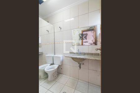 Casa para alugar com 163m², 3 quartos e 3 vagas Casa para alugar com 163m², 3 quartos e 3 vagasBanheiro da Suite 2