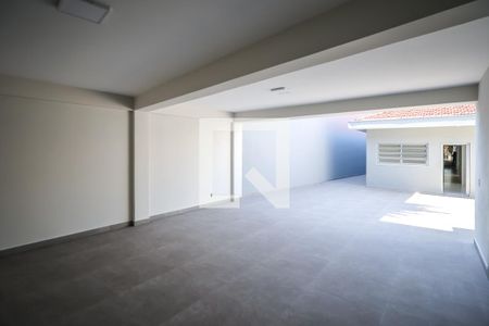 Casa à venda com 351m², 3 quartos e 5 vagasQuintal