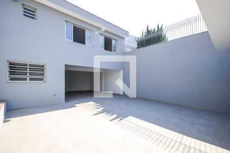 Casa à venda com 351m², 3 quartos e 5 vagasQuintal