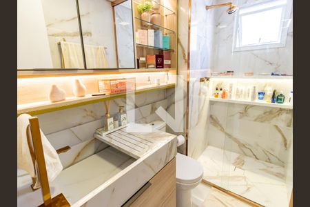 Apartamento à venda com 230m², 4 quartos e 3 vagas Apartamento à venda com 230m², 4 quartos e 3 vagasBanheiro 1 da Suíte 4