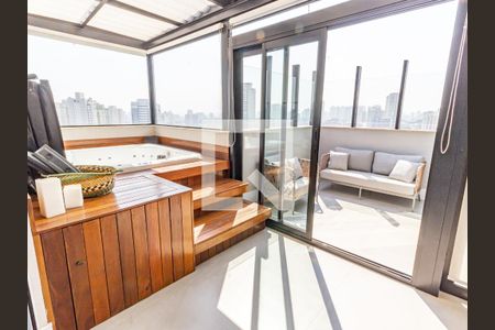 Apartamento à venda com 230m², 4 quartos e 3 vagas Apartamento à venda com 230m², 4 quartos e 3 vagasVaranda da Suíte 4