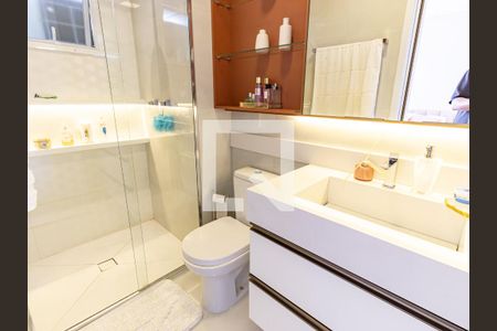 Apartamento à venda com 230m², 4 quartos e 3 vagas Apartamento à venda com 230m², 4 quartos e 3 vagasBanheiro da Suíte 3