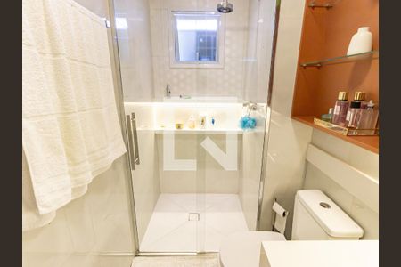 Apartamento à venda com 230m², 4 quartos e 3 vagas Apartamento à venda com 230m², 4 quartos e 3 vagasBanheiro da Suíte 3