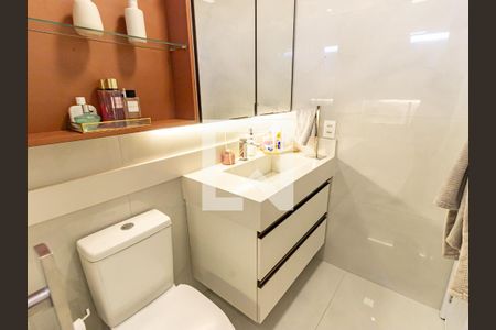 Apartamento à venda com 230m², 4 quartos e 3 vagas Apartamento à venda com 230m², 4 quartos e 3 vagasBanheiro da Suíte 3