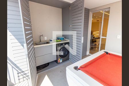 Apartamento à venda com 230m², 4 quartos e 3 vagas Apartamento à venda com 230m², 4 quartos e 3 vagasVaranda Superior