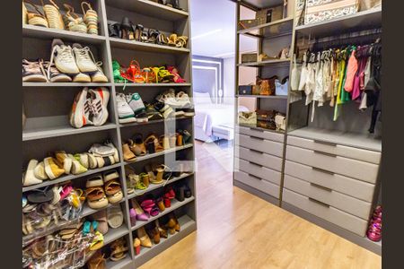 Apartamento à venda com 230m², 4 quartos e 3 vagas Apartamento à venda com 230m², 4 quartos e 3 vagasSuíte 4 - Closet