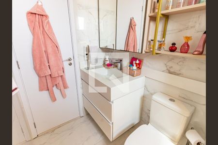 Apartamento à venda com 230m², 4 quartos e 3 vagas Apartamento à venda com 230m², 4 quartos e 3 vagasBanheiro da Suíte 2